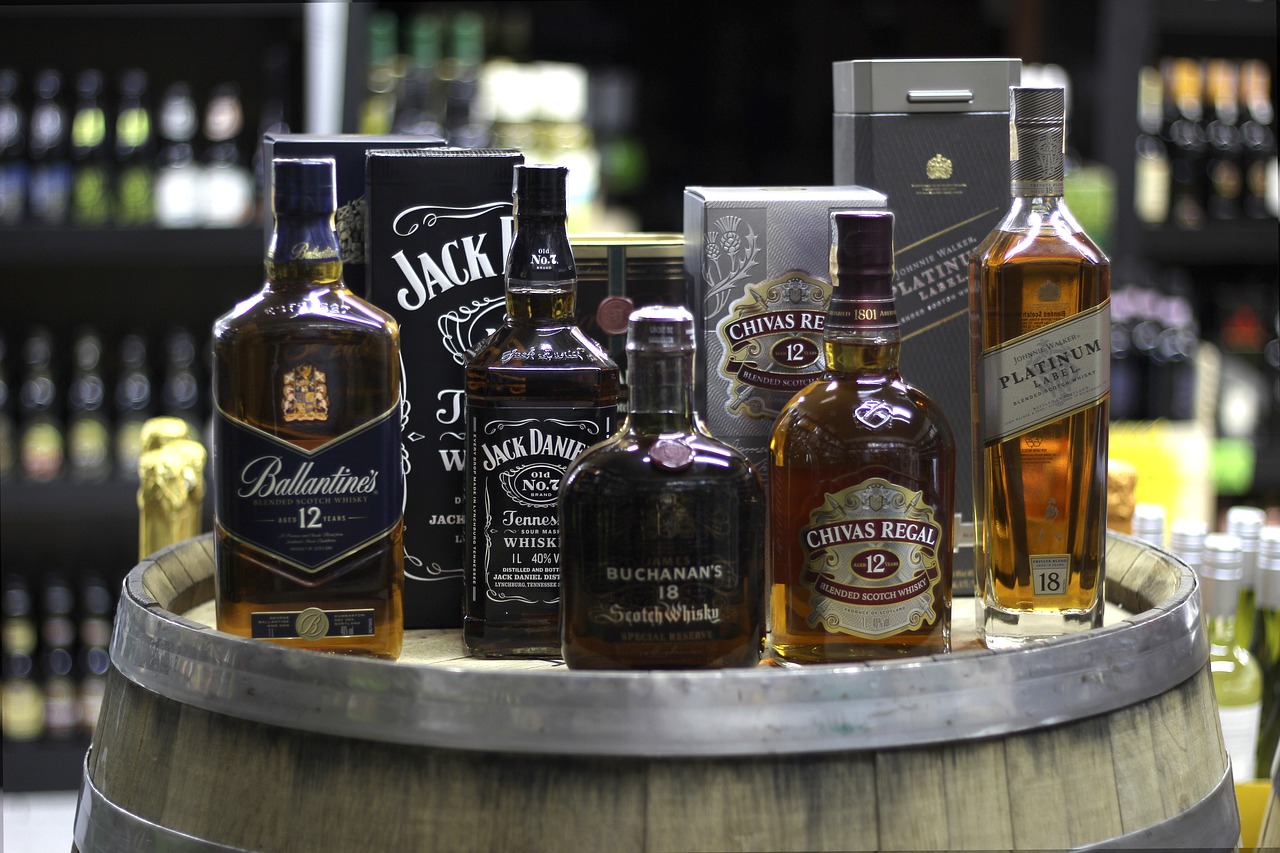 You are currently viewing Whisky ou Uísque: Tudo que você precisa saber – História, produção, tipos e receitas